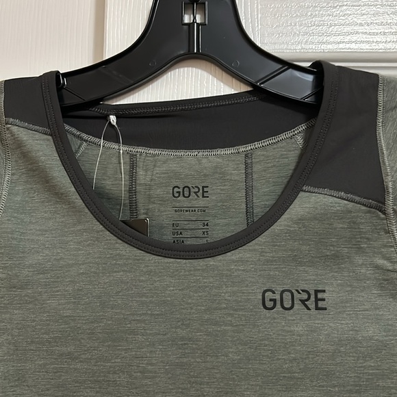 NWT women’s Gore lightweight top XS - Picture 2 of 7